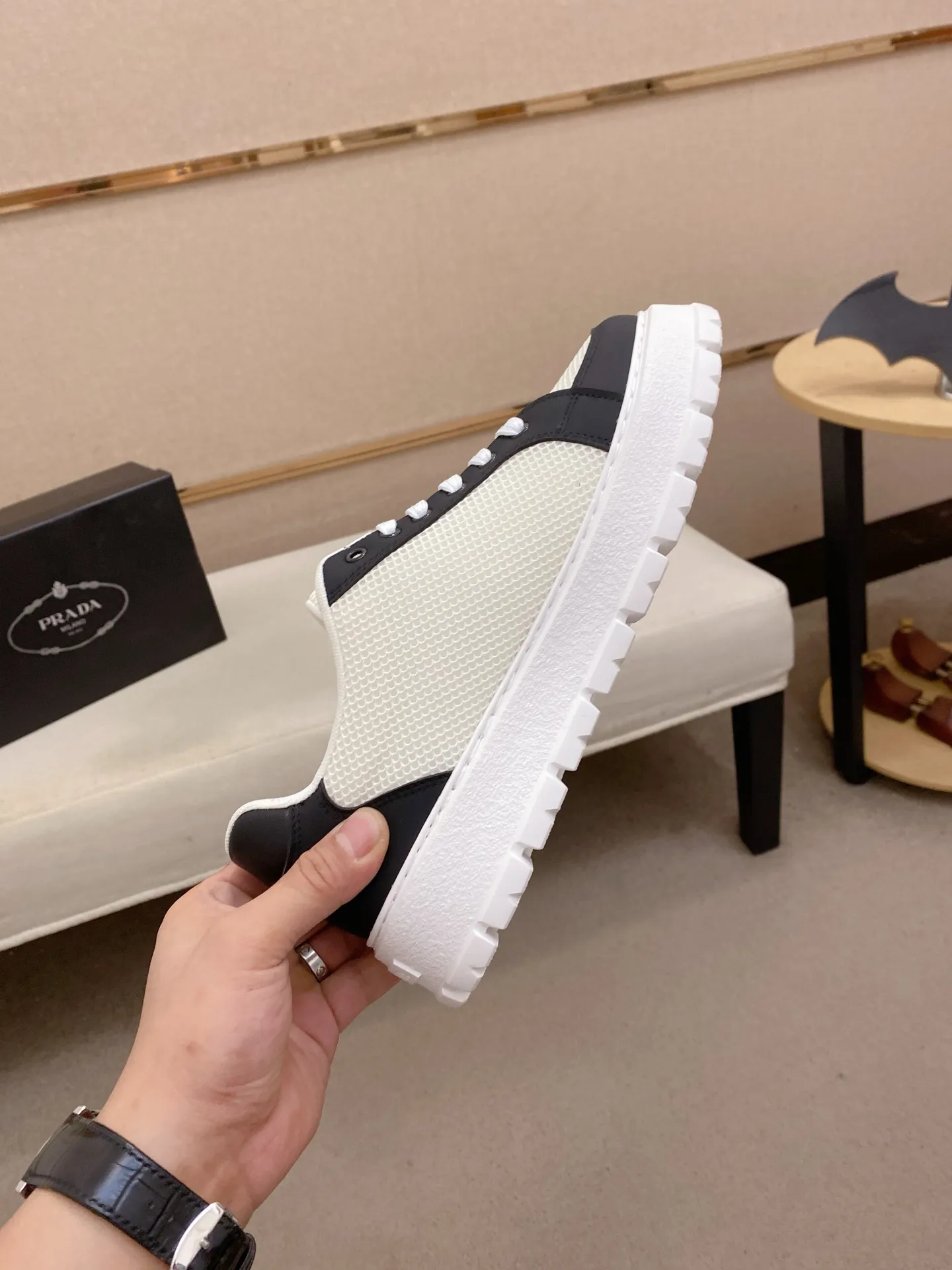 Men's men's shoes💰: 440💰[Prada～Prada] Trendy new styles are on the market. Same style as the official website. Counter quality. Original version. [Strong] [Strong] Imported selected first-layer cowhide. Comfortable and breathable sheepskin lining, fine workmanship, upper layer made of 100% pure cowhide, original last shape, comfortable on the feet, shoe sizes 38 to 44
